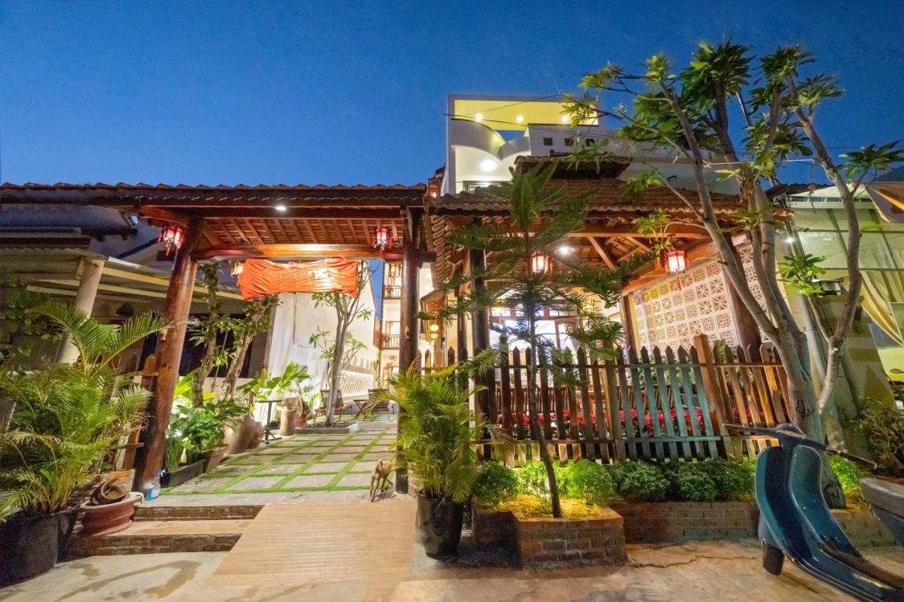 Blue Whale Homestay Hoi An Exterior foto